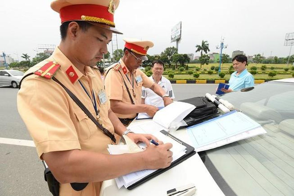 Tổng hợp một số các lỗi vi phạm giao thông thường gặp của ô tô và xe máy hiện nay