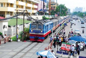 Thực hiện luật an toàn giao thông đường sắt