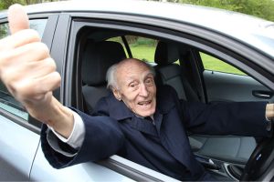 65 tuổi có được học lái xe ô tô không?