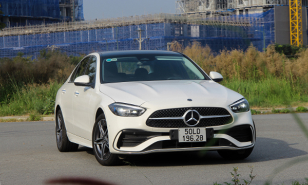 Mercedes-benz-hang-xe-dang-cap